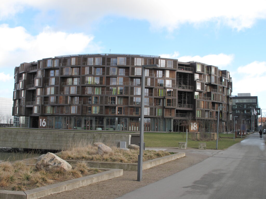 私は何度も海外出張のたびに現地通訳さんに依頼していますが、 今回はお陰様でとても充実した出張となりました。（デンマークの首都コペンハーゲンと、スウェーデン第3の都市マルメで持続可能な建築基準をご視察下さいました◇様より）
