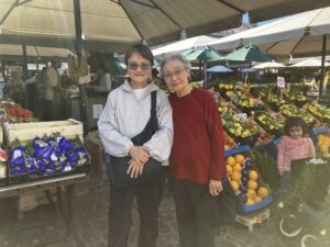 コペンハーゲン滞在中は大変お世話になりました。短い間でしたが、とても良い見聞ができました。（長年駐在されていらっしゃる上海からお越しの◇様と、岡山県で今も現役でオートクチュールの仕立てとブティックを経営されていらっしゃるお母様の◆様）